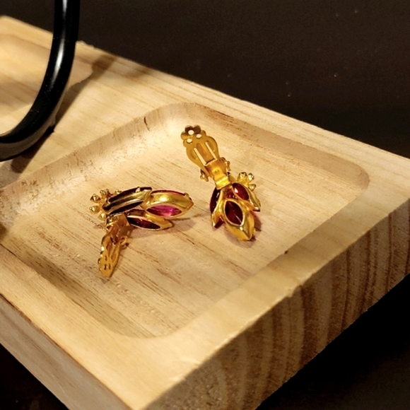 Vintage Red Rhinestone Clip Earrings in Goldtone Open Back Setting - Picture 5 of 7